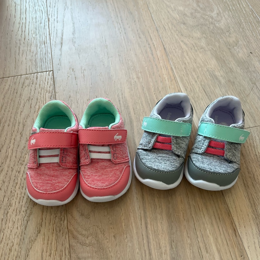 See Kai Run basics - like new - size 4 - 2 pairs